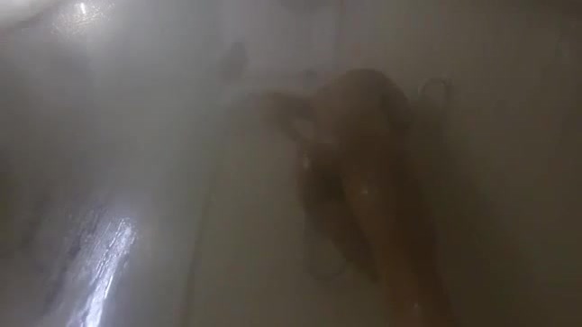 Lisa Masajista espiada en la ducha
